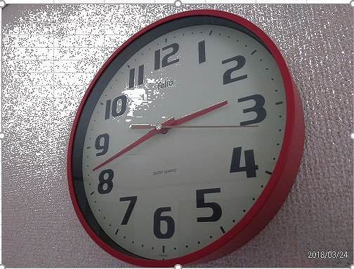 一部透明化した赤い時計