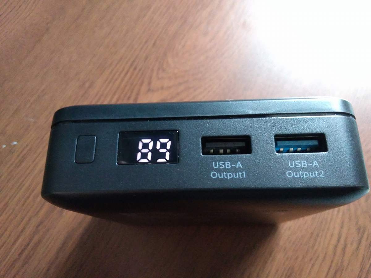 USBをセットできる黒のデバイス