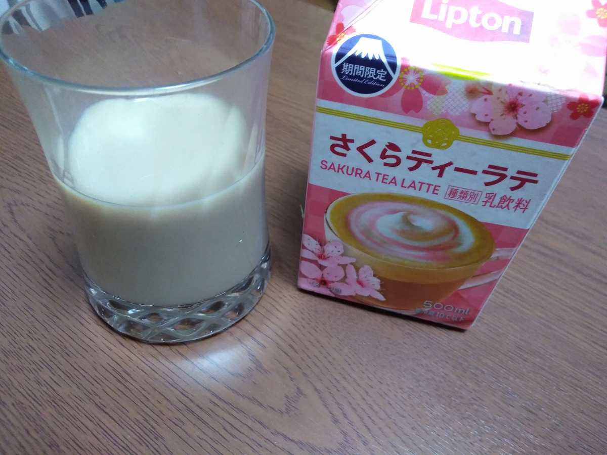 リプトンさくらとグラス