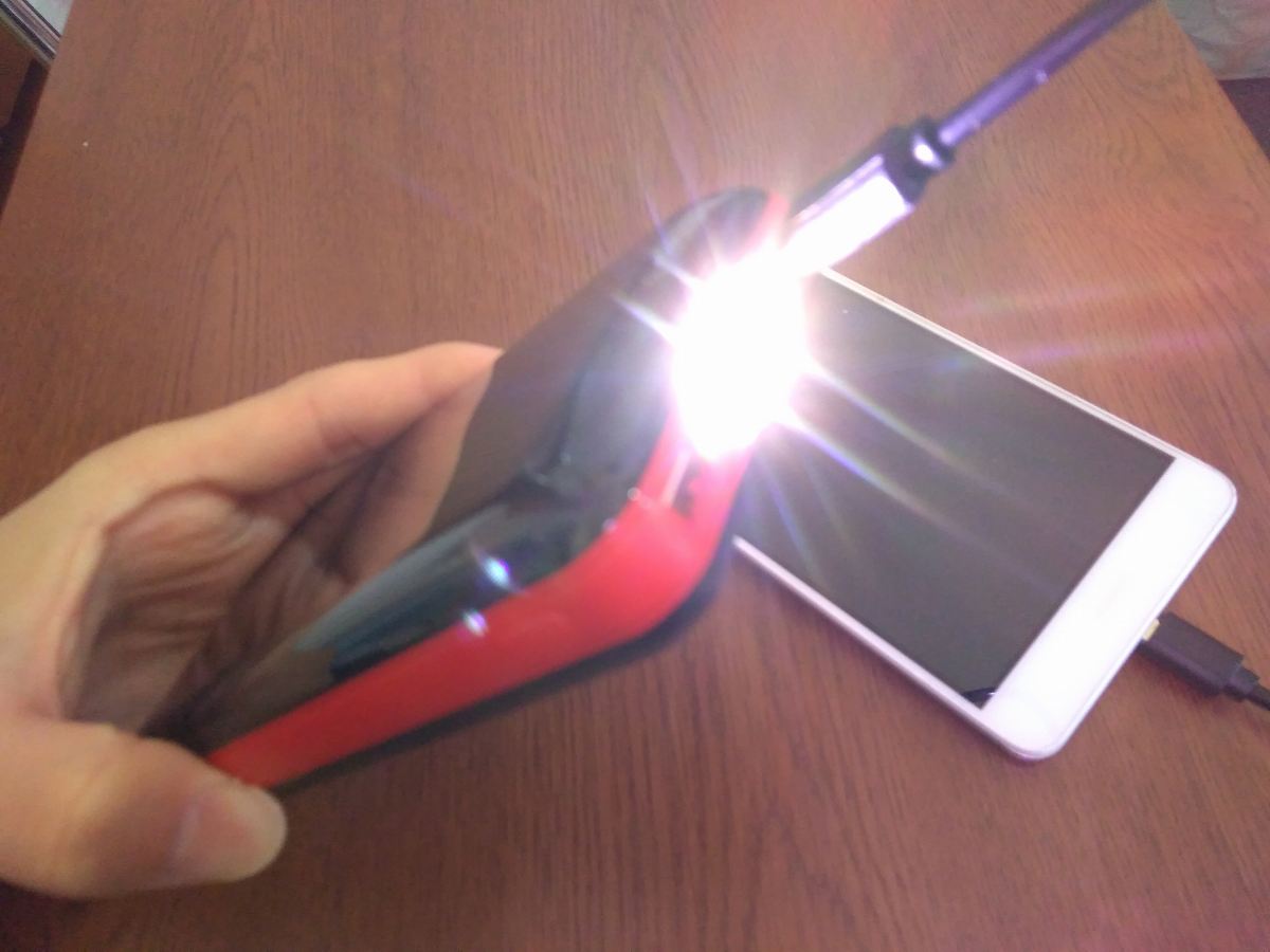 ライトがつく小型機械