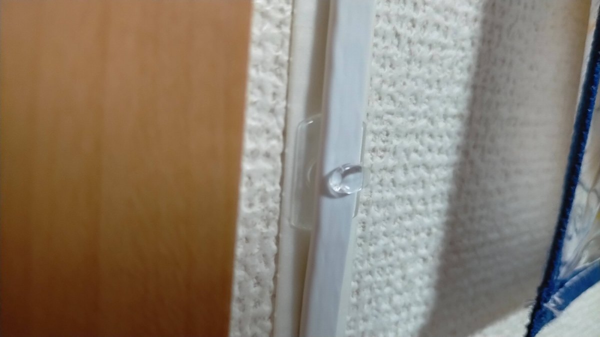 フックにかかったケーブル