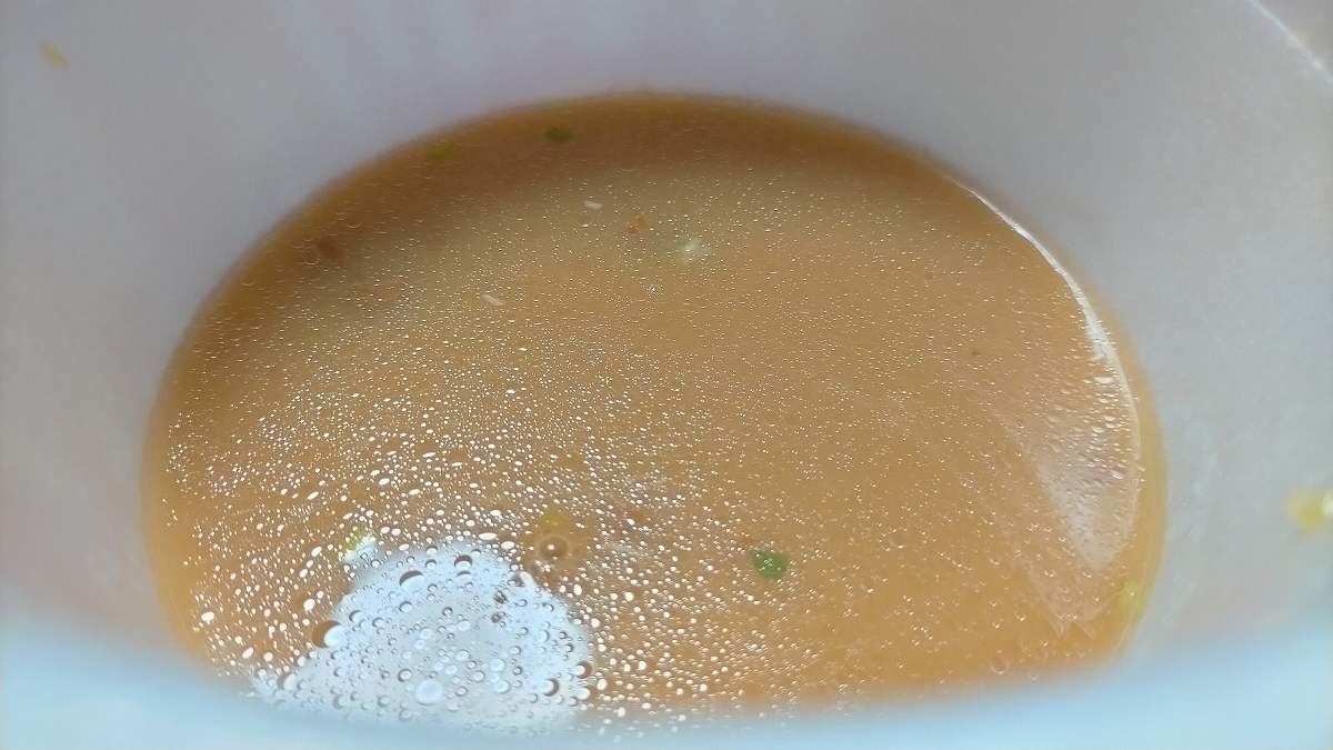 カップラーメンのスープ
