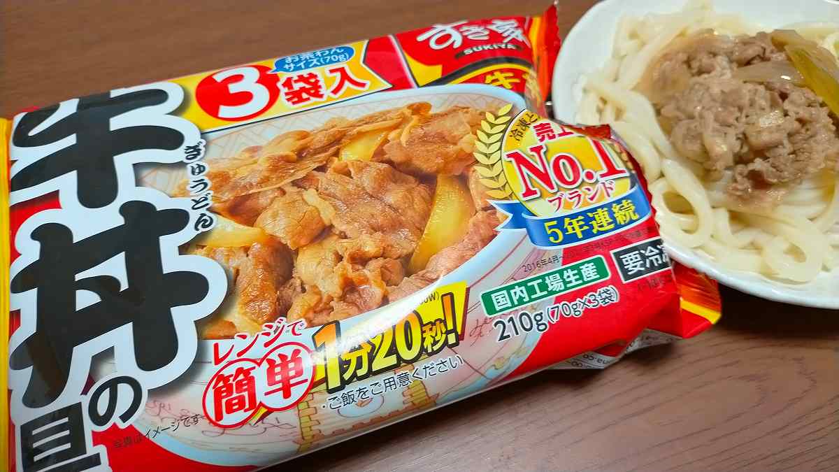 すき家の牛丼の具と肉うどんの画像