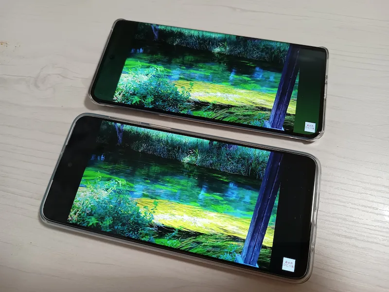 moto g64 5Gとedge 40のディスプレイを比較した画像（動画再生）