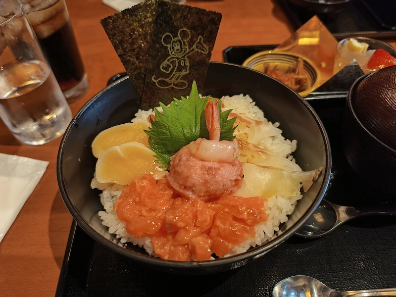 edge 40で撮影したレストラン北斎の海鮮丼