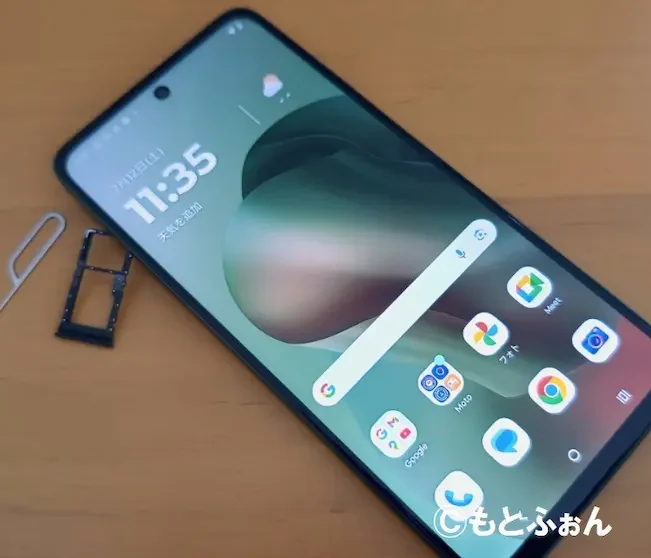 moto g66j 5Gの本体とSIMスロット